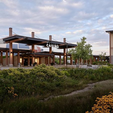 Great Blue Heron Hotel Port Perry Exterior photo