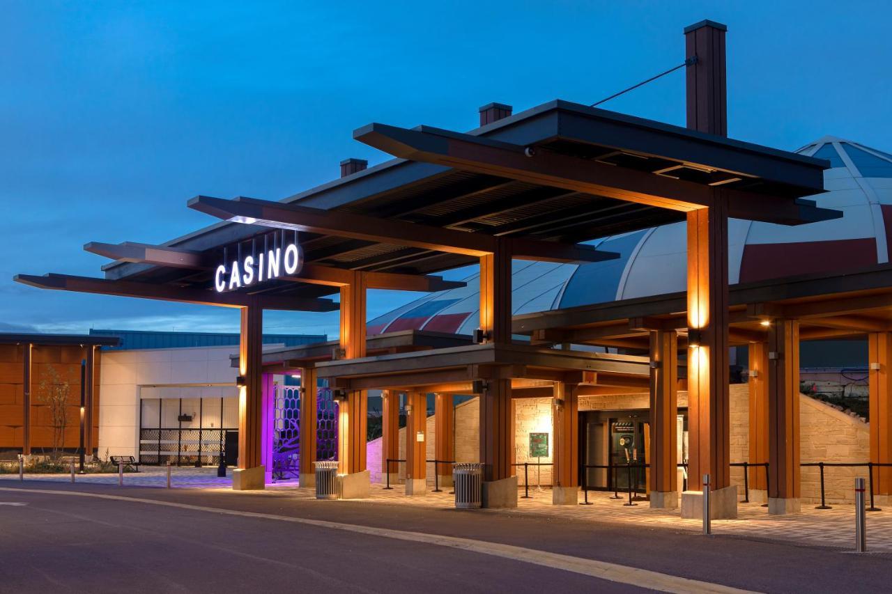 Great Blue Heron Hotel Port Perry Exterior photo